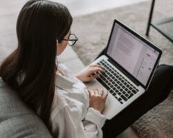 Nowoczesne technologie w aranżacji wnętrz: jak inteligentne systemy zmieniają nasze domy