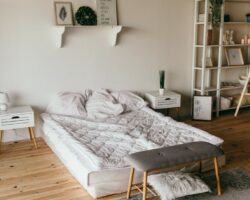 Meble z materiałami zmiennofazowymi (PCM): pasywne chłodzenie i grzanie ukryte w stoliku, półce i zagłówku łóżka