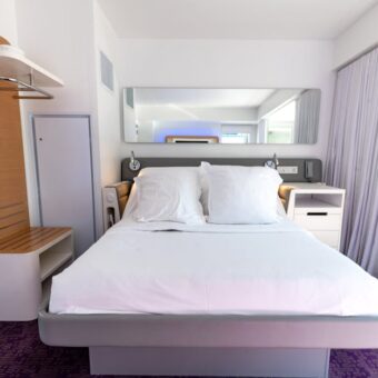 Łóżko na antresoli w 27-45 m2 mieszkaniu: projekt, montaż, bezpieczeństwo i budżet