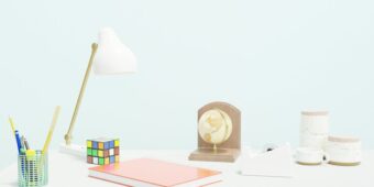 Biurko w szafie: chowany home office w bloku - projekt, ergonomia, elektryka i koszty