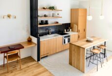 Wyspa kuchenna w 28-55 m2 mieszkaniu: wymiary, instalacje, gniazdka i koszty