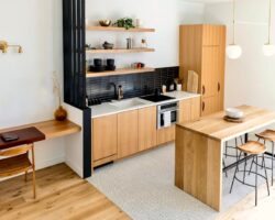 Wyspa kuchenna w 28-55 m2 mieszkaniu: wymiary, instalacje, gniazdka i koszty