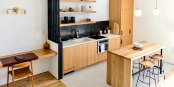 Wyspa kuchenna w 28-55 m2 mieszkaniu: wymiary, instalacje, gniazdka i koszty