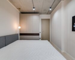 Ściana RTV z zabudową: projekt, okablowanie, chłodzenie i realne koszty