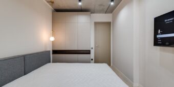 Ściana RTV z zabudową: projekt, okablowanie, chłodzenie i realne koszty