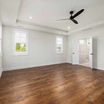 Sufit podwieszany w mieszkaniu w bloku: wysokość, oświetlenie, akustyka i realne koszty