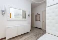 Lustro od podłogi do sufitu w przedpokoju: projekt, montaż, bezpieczeństwo i realne koszty