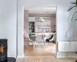 Łóżko chowane w szafie w bloku: projekt, mechanizm, montaż, bezpieczeństwo i realne koszty