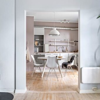 Łóżko chowane w szafie w bloku: projekt, mechanizm, montaż, bezpieczeństwo i realne koszty