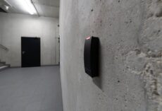 Drzwi wejściowe do mieszkania w bloku: akustyka, bezpieczeństwo, ppoż. i koszty