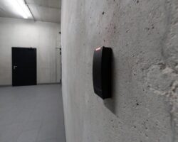 Drzwi wejściowe do mieszkania w bloku: akustyka, bezpieczeństwo, ppoż. i koszty