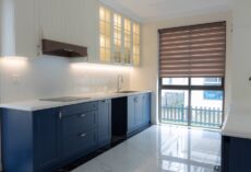 Oświetlenie podszafkowe w kuchni: profile LED, zasilacze 12/24 V, montaż krok po kroku i koszty